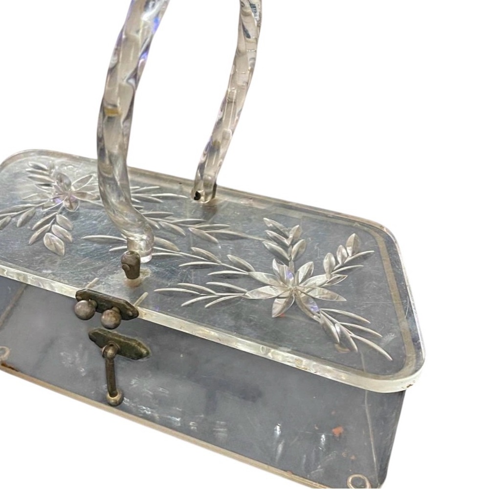 👛150-Elegant Clear Lucite Handbag